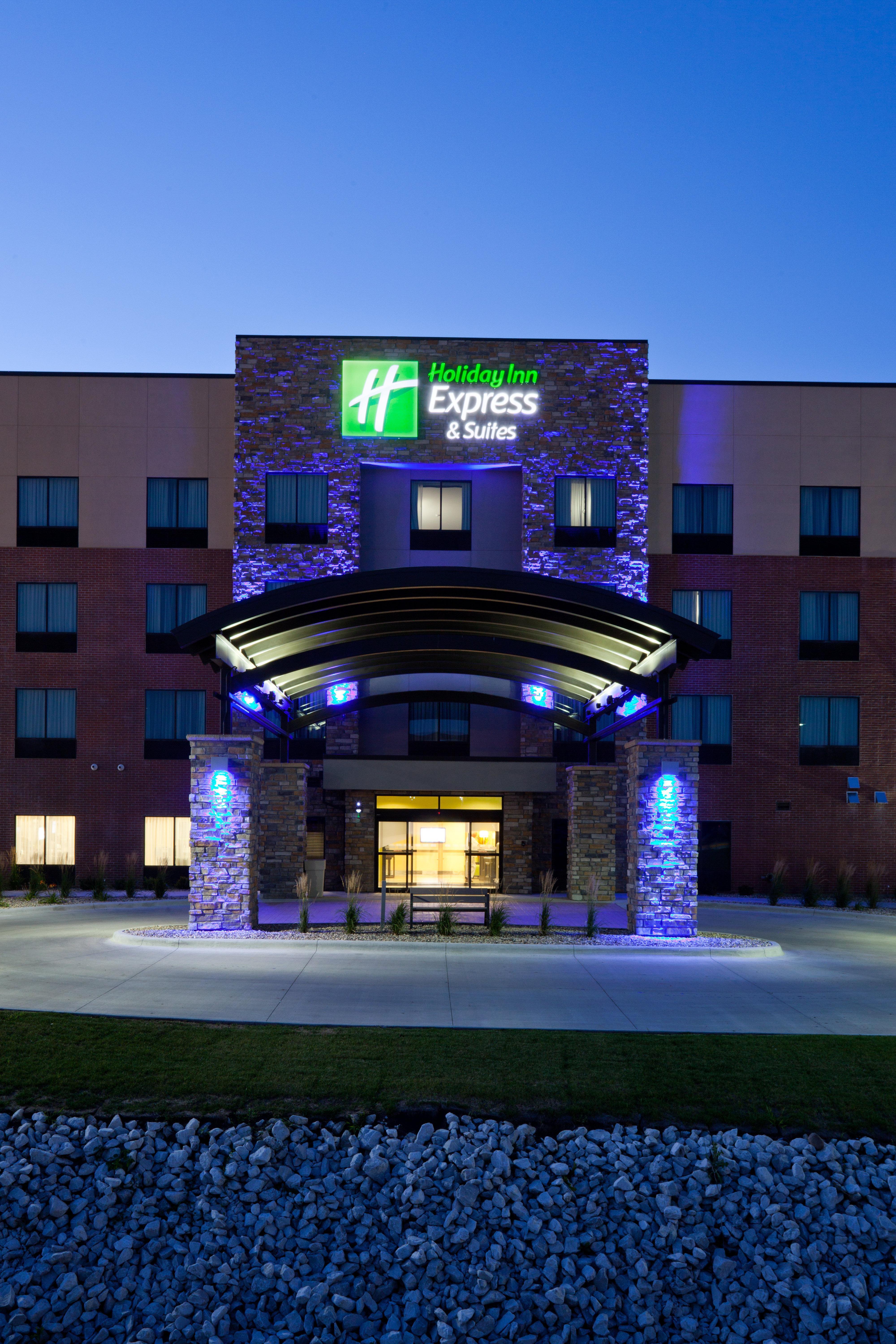 Holiday Inn Express & Suites Fort Dodge By Ihg Екстер'єр фото