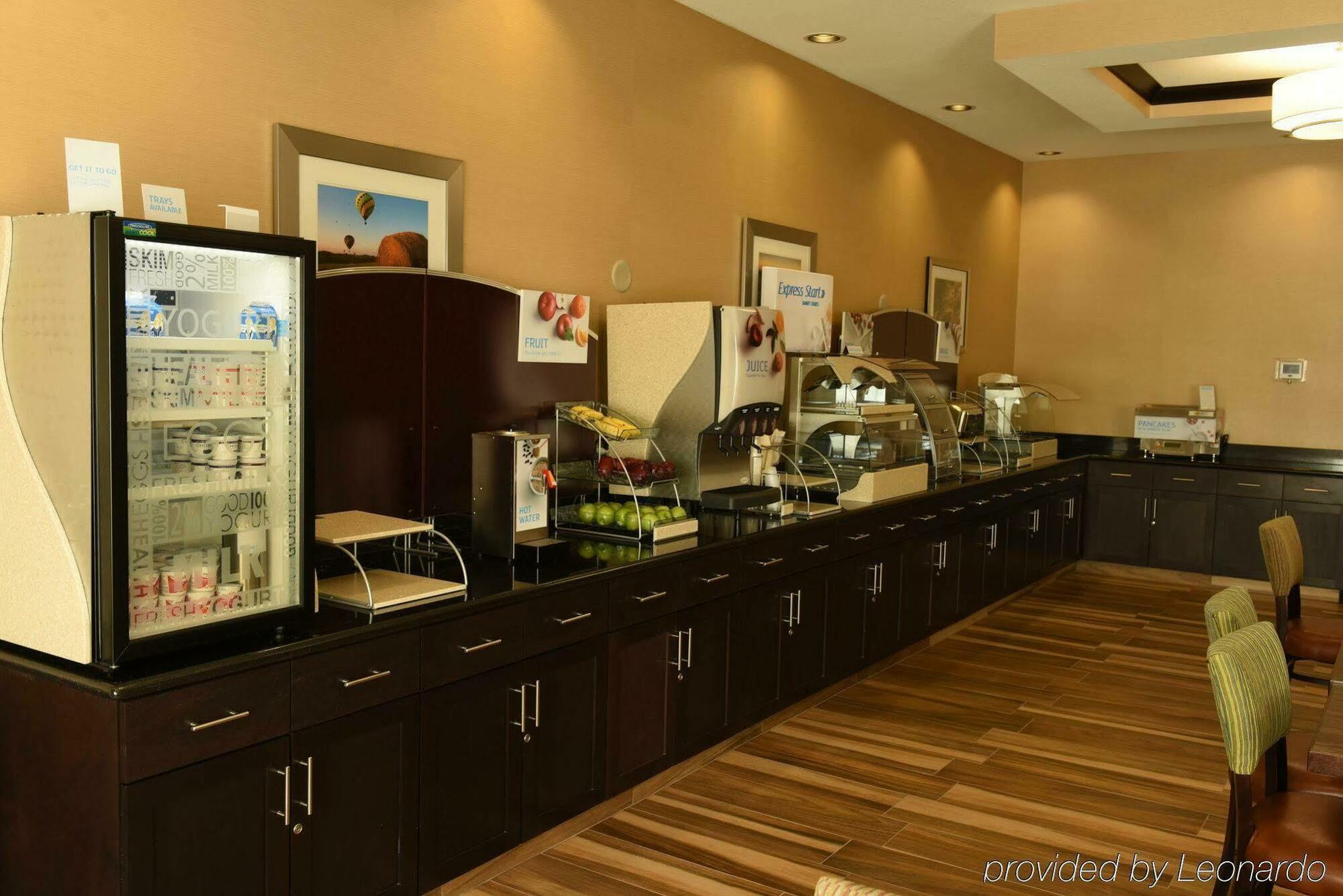 Holiday Inn Express & Suites Fort Dodge By Ihg Екстер'єр фото